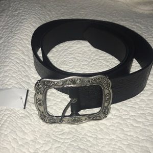 ⭐️SOLD⭐️ Black Western Style Belt